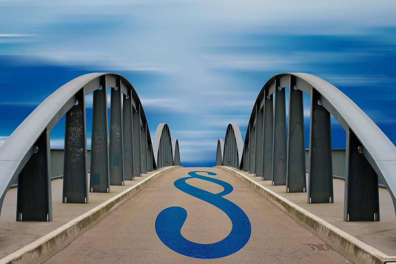 Immagine di un documento con il titolo "Legge 104 2025" e un simbolo di euro, rappresentante il bonus di 4500 €.