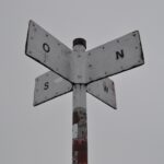 Segni zodiacali in un cielo stellato, simbolizzando un cambiamento radicale in arrivo.